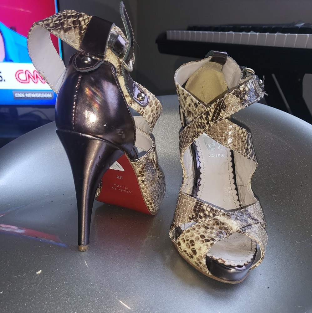 Platforms Vera Pelle shoes size 38